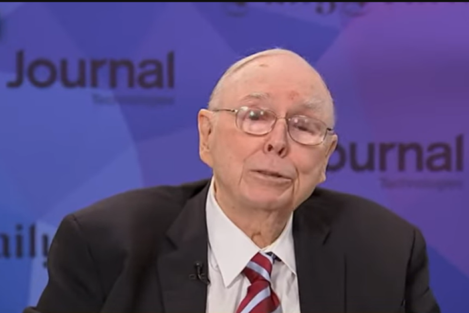 Charlie Munger, tangan kanan Warren Buffett di Berkshire Hathaway meninggal dunia di usia 99 tahun. 