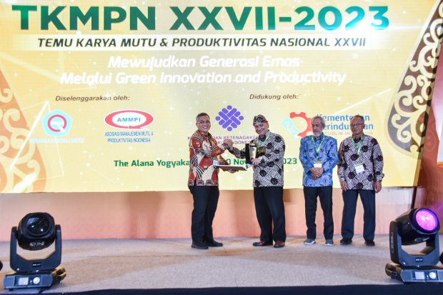 PT PLN (Persero) berhasil meraih empat penghargaan dalam ajang Indonesia Performance Excellence Award (IPEA) 2023 yang digelar pada acara Temu Karya Mutu dan Produktivitas Nasional ke-27 yang digelar di Yogyakarta, Senin (27/11). 