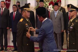 Pelantikan Letjen (TNI) Maruli Simanjuntak sebagai Kepala Staf Angkatan Darat di Istana Negara, Jakarta, Rabu (27/11). Foto: Youtube/Sekretariat Presi