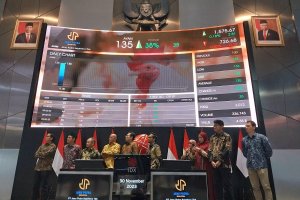PT Janu Putra Sejahtera resmi mencatatkan sahamnya di Bursa Efek Indonesia pada Kamis (30/11). Foto: Nur Hana Putri Nabila.