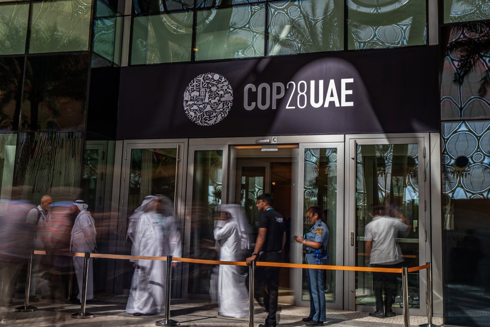 Para delegasi COP28 sepakat mengadopsi dana baru untuk membantu negara-negara miskin mengatasi bencana iklim yang mahal.