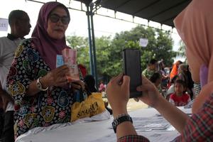 Penyaluran bantuan sosial tahap II di Medan