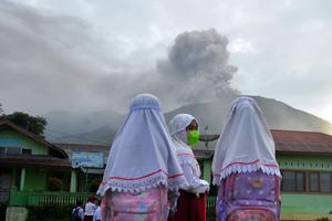 Gunung Marapi kembali erupsi