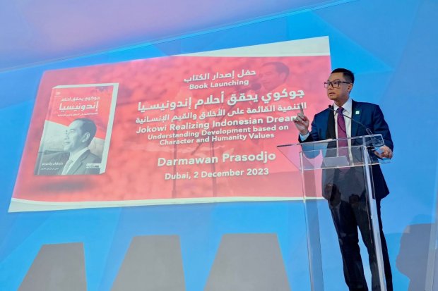 Direktur Utama PLN Darmawan Prasodjo saat acara peluncuran buku biografi Jokowi Mewujudkan Mimpi Indonesia dalam versi bahasa Arab di sela-sela acara COP28 di Dubai.