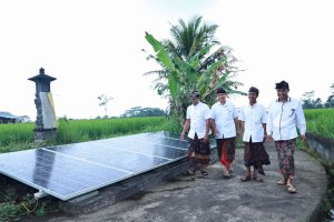 Panel surya di Desa Keliki, Ubud, Gianyar, Bali