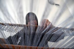 Limbah tandan sawit menjadi bahan baku fesyen