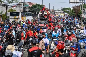 Unjuk rasa buruh di Tangerang