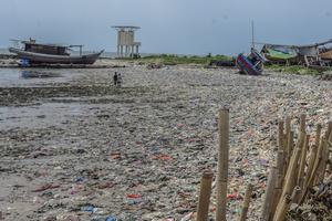 Target pengurangan sampah plastik di laut
