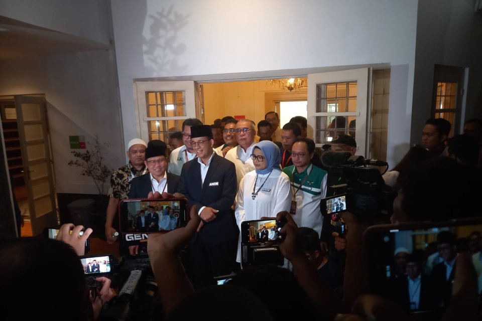 Pasangan Nomor Urut 1 Anies Baswedan - Muhaimin Iskandar tiba di Kantor Komisi Pemilihan Umum (KPU), Jakarta, untuk mengikuti debat Capres 2024, Selasa (12/12). 