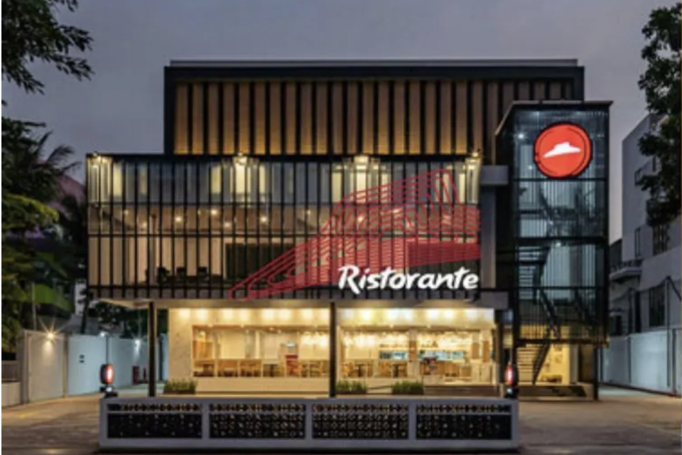 ristorante, pizza hut, gerai baru