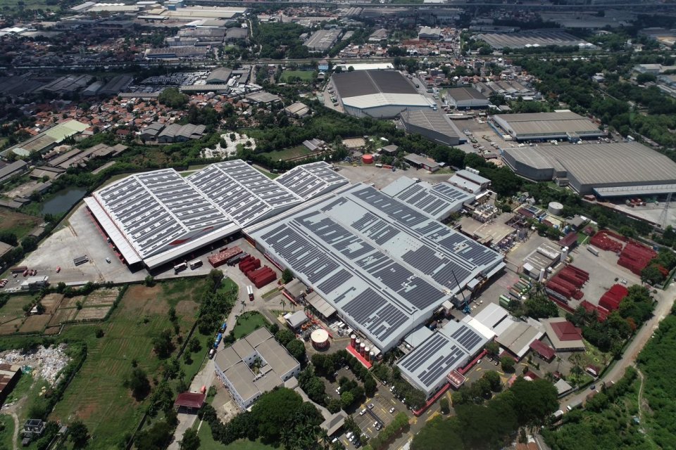 Pabrik Bekasi 1, pabrik terbesar milik Coca-Cola Europacific Partners (CCEP) Indonesia yang akan memanfaatkan layanan Green Energy As Services Renewable Energy Certificate (REC) PLN.