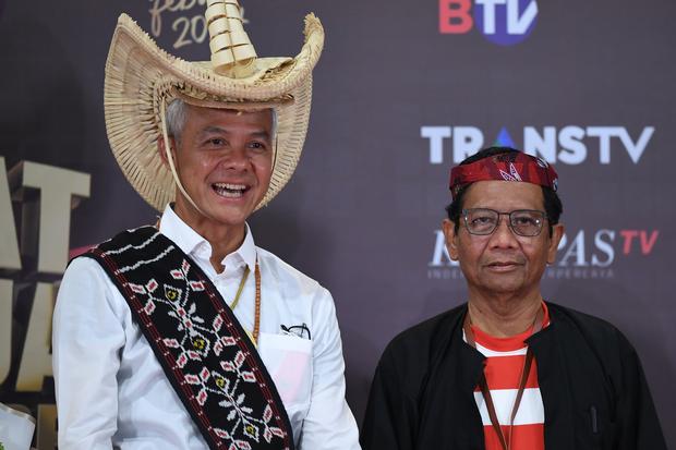 Calon presiden-wakil presiden nomor urut 3 Ganjar Pranowo - Mahfud MD tiba untuk mengikuti debat calon wakil presiden Pemilu 2024 di Jakarta Convention Center, Jakarta, Jumat (22/12/2023). Debat kedua Pemilu 2024 mengangkat tema ekonomi kerakyatan, ekonom