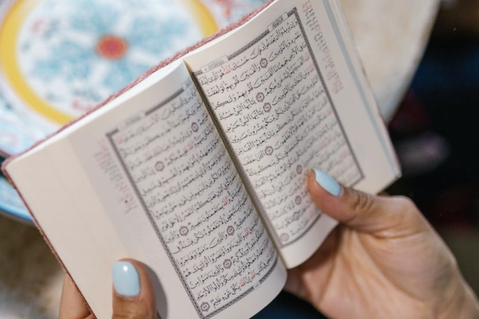 Contoh Bacaan Idgham Bighunnah