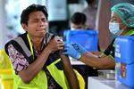 Vaksinasi COVID-19 petugas komunitas Bandara Bali