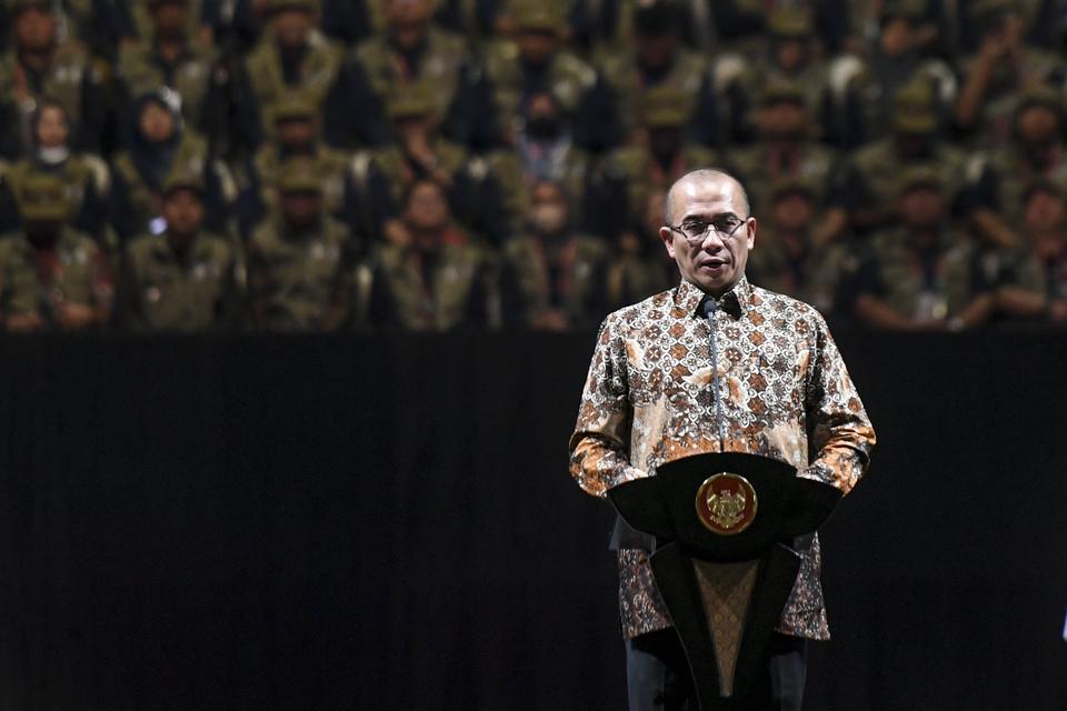 Ketua KPU Hasyim Asy'ari memberikan sambutan pada rapat konsolidasi nasional kesiapan Pemilu 2024 di Istora Senayan, Jakarta, Sabtu (30/12/2023).