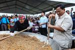 Prabowo bagikan makanan gratis untuk warga