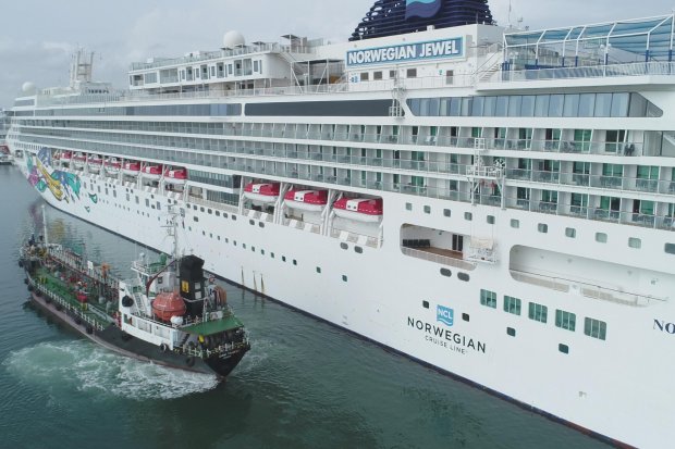 Pertamina Patra Niaga menyuplai bahan bakar ramah lingkungan untuk kapal pesiar internasional, Norwegian Jewel.