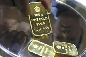 Fluktuasi harga emas awal tahun 2024