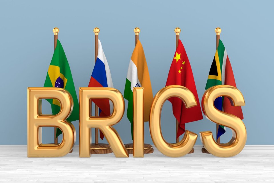 Sebanyak 34 negara telah menyampaikan ketertarikan mereka untuk bergabung dengan kelompok ekonomi BRICS yang didukung oleh Cina dan Rusia. 