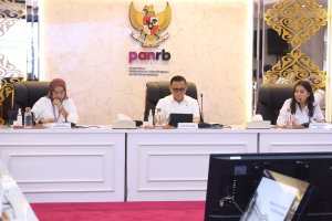 Menteri PANRB Abdullah Azwar Anas menggelar pertemuan bersama BUMN Peruri di Jakarta, Senin (8/1). 