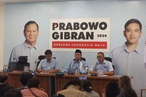 Sekretaris TKN Prabowo-Gibran, Nusron Wahid saat konferensi pers di Jakarta, Kamis (11/1). Foto: M Fajar Riyandanu