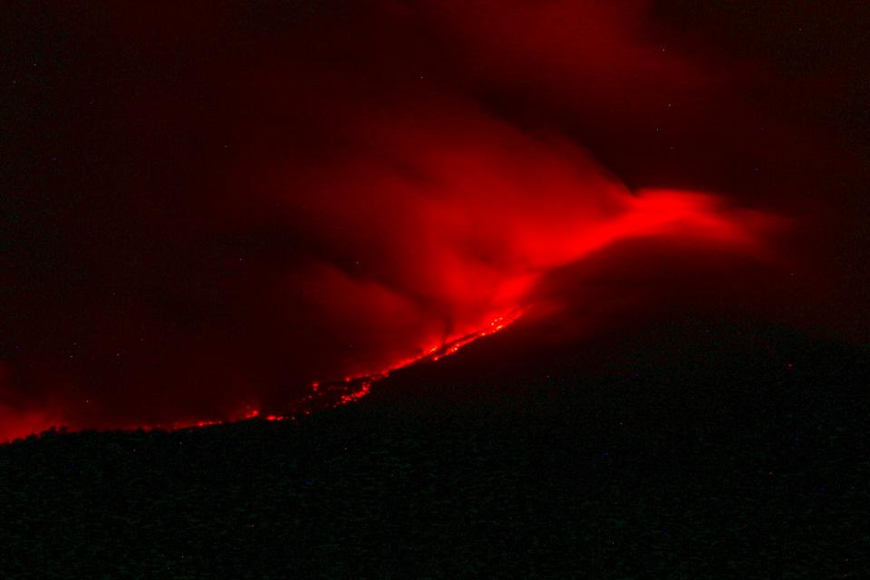 Daftar Gunung Api Berstatus Awas Dan Siaga di Indonesia 