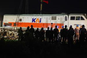 Evakuasi Kereta api anjlok di Sidoarjo