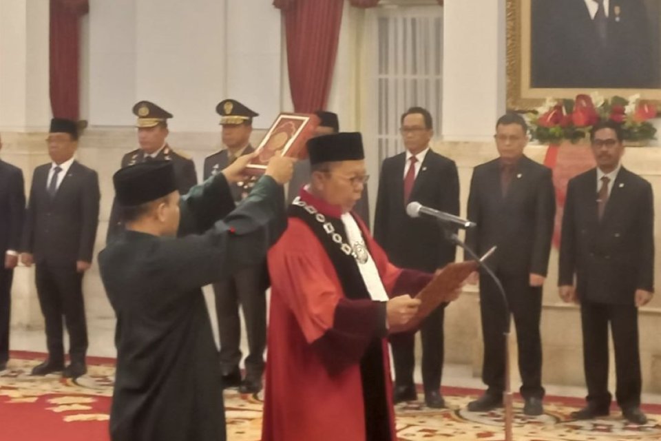 Arsul Sani membacakan sumpah jabatan jadi hakim MK, Kamis (18/1)