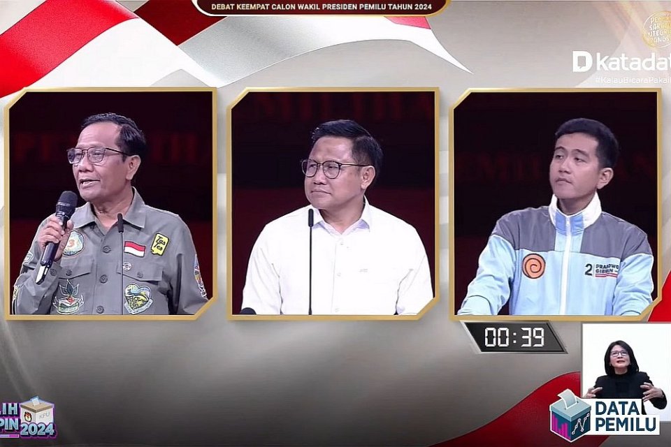 Ketiga cawapres dari kiri ke kanan: Mahfud MD, Muhaimin Iskandar, dan Gibran Rakabuming Raka saat menjadi peserta Debat Keempat Pilpres 2024.