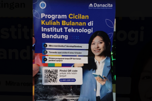 Akun di Twitter membagikan banner yang disebut iklan pinjol Danacita di Kampus ITB