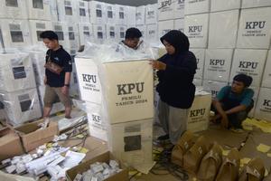 Pengemasan logstik pemilu di Bandar Lampung