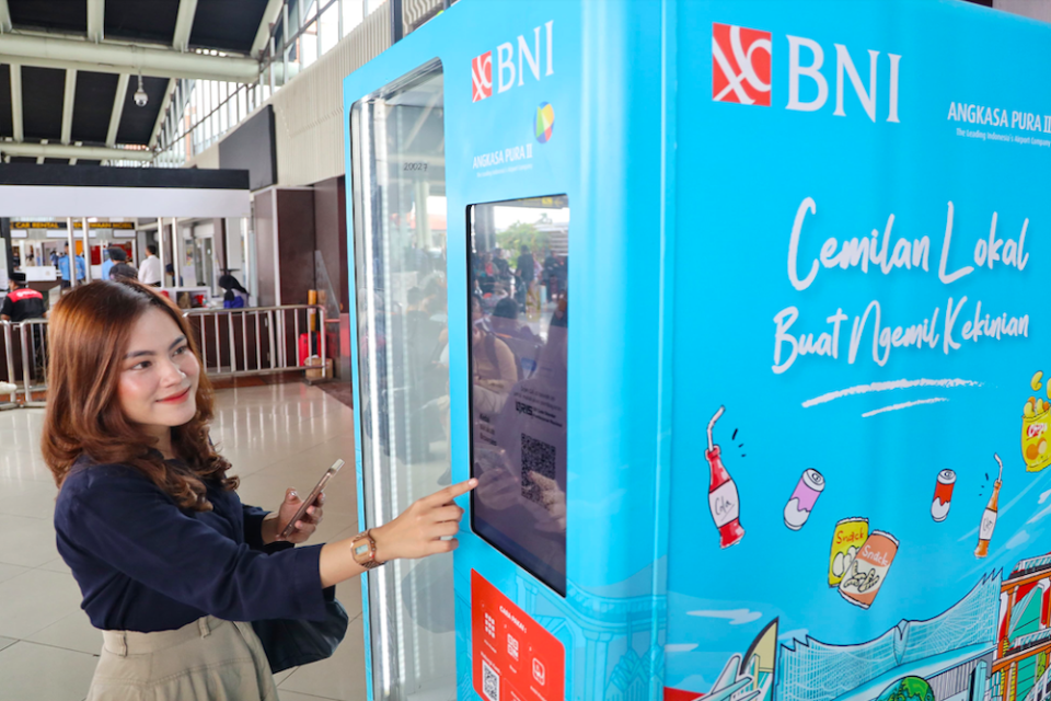 Dorong Pasar Produk Lokal, BNI Beri Vending Machine untuk UMKM Binaan