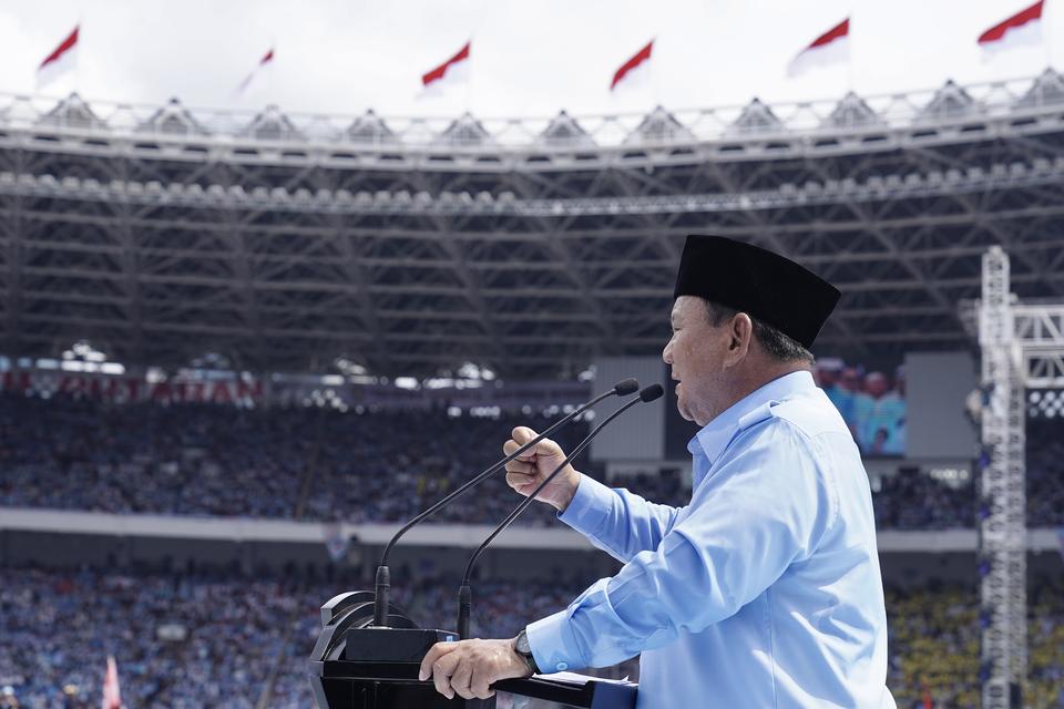 Calon presiden nomor urut 2 Prabowo Subianto memberikan pidato politik saat mengikuti kampanye akbar di Stadion Utama Gelora Bung Karno (SUGBK), Senayan, Jakarta, Sabtu (10/2/2024). Kampanye tersebut merupakan penutup dari rangkaian kampanye Prabowo-Gibra