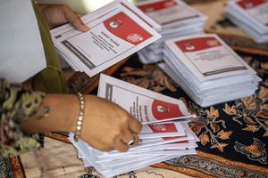 Perhitungan surat suara di TPS Palembang