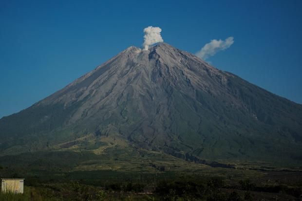 Aktivitas vulkanis Gunung Semeru