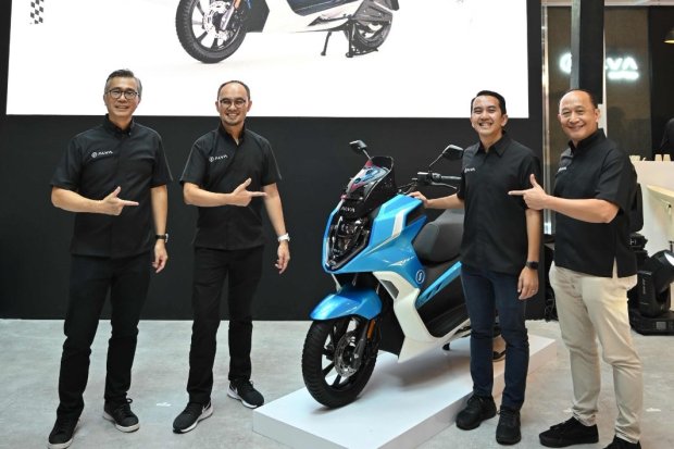 Peluncuran ALVA ONE XP dalam gelaran Indonesia International Motor Show (IIMS) 2024 di JIExpo Kemayoran, Jakarta, Kamis (15/2).