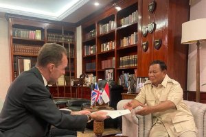 Duta Besar Inggris untuk Indonesia Dominic Jermey bertemu dengan Prabowo Subianto untuk menyampaikan ucapan selamat dari Perdana Menteri atau PM Inggr