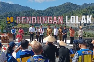 Presiden Joko Widodo meresmikan Bendungan Lolak di Sulawesi Utara, Jumat (23/2). Foto: Antara.