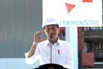 Presiden Joko Widodo (Jokowi) meresmikan pabrik amonium nitrat di Kawasan Industrial Estate (KIE), Bontang, Kalimantan Timur pada Kamis (29/2/). 