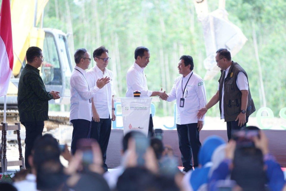 Presiden Joko Widodo (Jokowi) meresmikan groundbreaking pembangunan kantor BPJS Kesehatan di Ibu Kota Nusantara (IKN), Penajam Paser Utara, Kalimantan Timur, Jumat (01/03). 