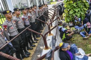 Pengamanan unjuk rasa di depan gedung DPR/MPR