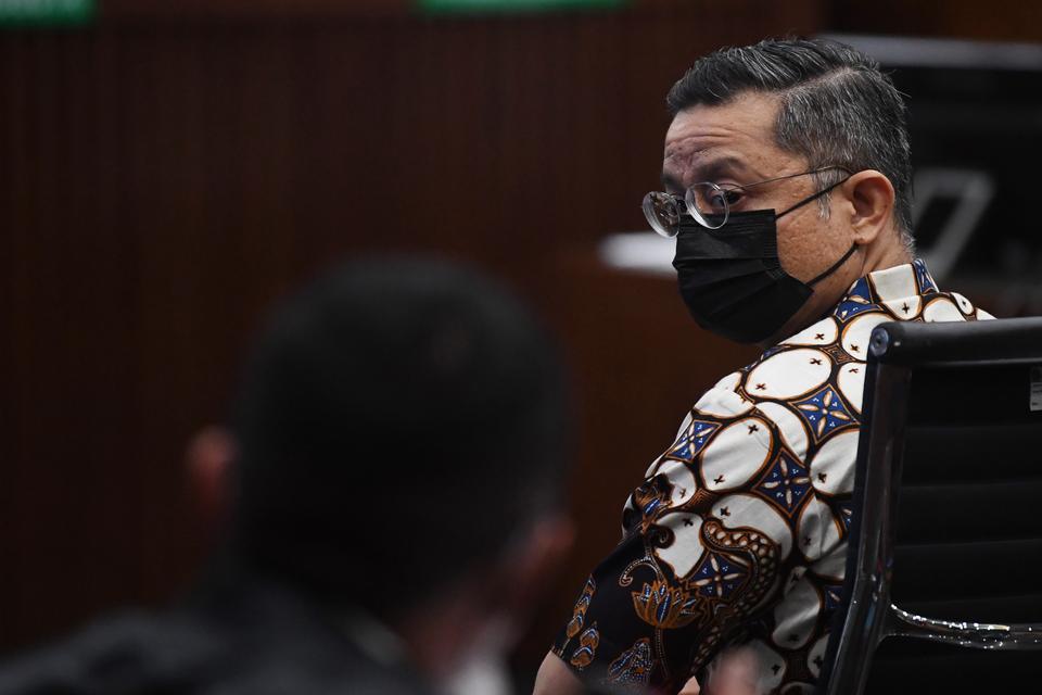 Terpidana kasus korupsi bansos yang merupakan mantan Menteri Sosial Juliari Peter Batubara bersiap sebelum menjadi saksi dalam sidang lanjutan kasus dugaan korupsi beras Bansos di Pengadilan Tipikor, Jakarta, Rabu (6/3/2024). 