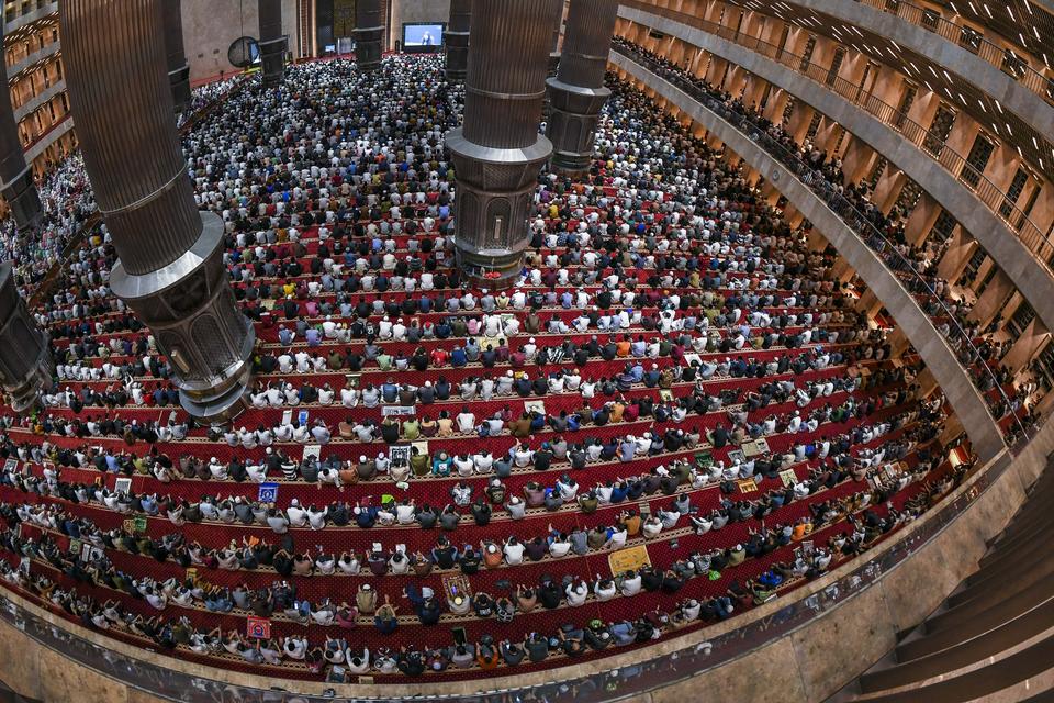 Umat Islam bersiap melaksanakan shalat Tarawih Jadwal Salat Tarawih di Jakarta Hari Ini, 18 Maret 2024