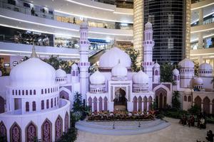Dekorasi sambut Ramadhan di pusat perbelanjaan
