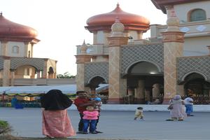 Ngabuburit di Masjid Agung Meulaboh