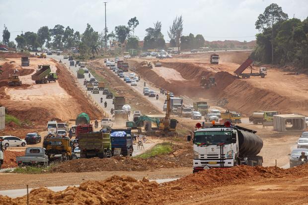 Pengembangan jalan daerah tujuan investasi di Batam