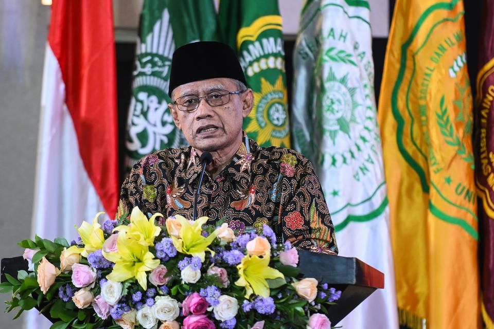 Ketua Umum PP Muhammadiyah Haedar Nashir menyampaikan pidato di Universitas Muhammadiyah Jakarta, Ciputat, Tangerang Selatan, Banten, Senin (18/3/2024). 