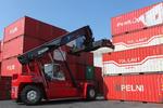 Alat pengangkat kontainer baru di Depo Pelni Logistics Surabaya