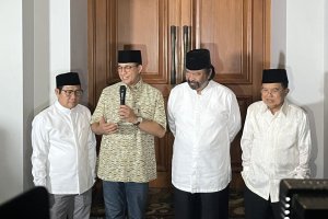 Anies Baswedan, Muahimin Iskandar, Surya Paloh dan Jusuf Kalla saat buka bersama di rumah JK, Rabu (20/3)