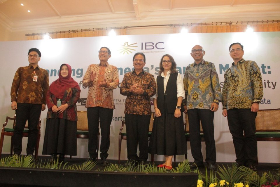 Indonesian Business Council (IBC) menyerahkan delapan rekomendasi untuk pengembangan pasar karbon di Indonesia kepada Otoritas Jasa Keuangan (OJK). 